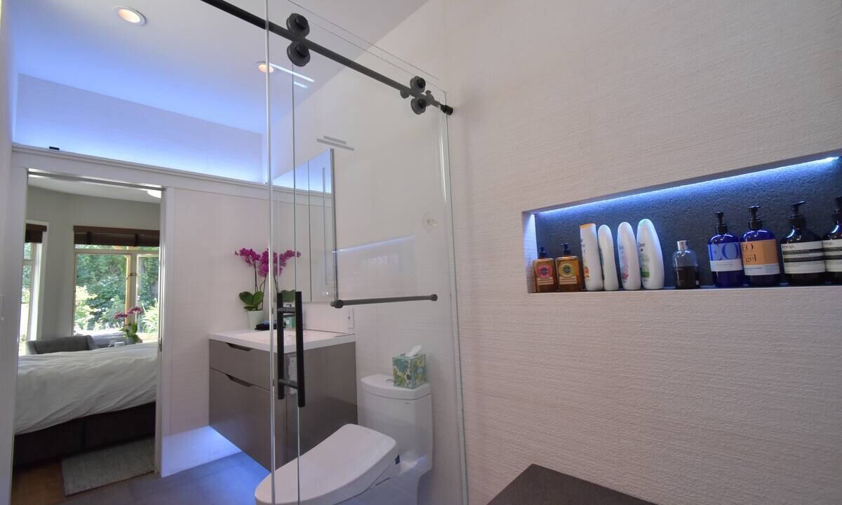 Photo of Bathroom in Dolores Heights