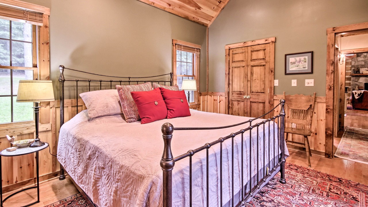 Photo of Bedroom in Berkeley Springs