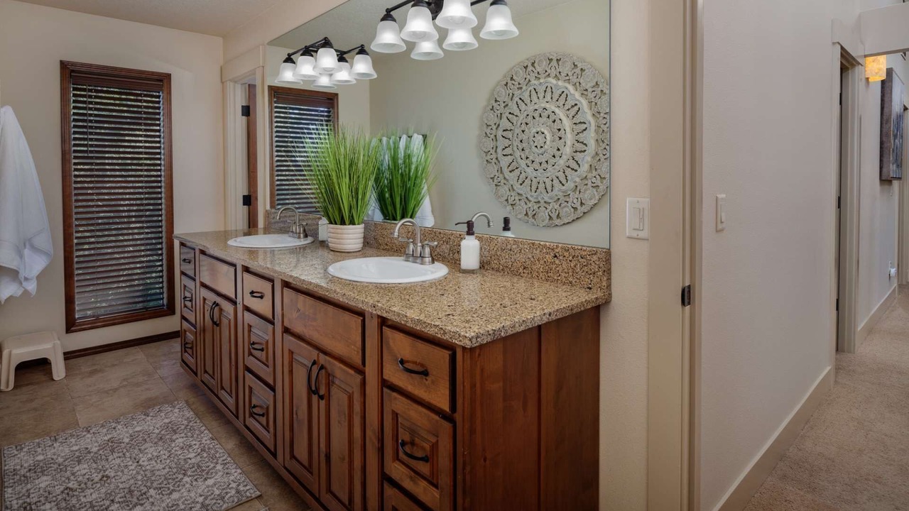 Photo of Bathroom in Rosemont Summit