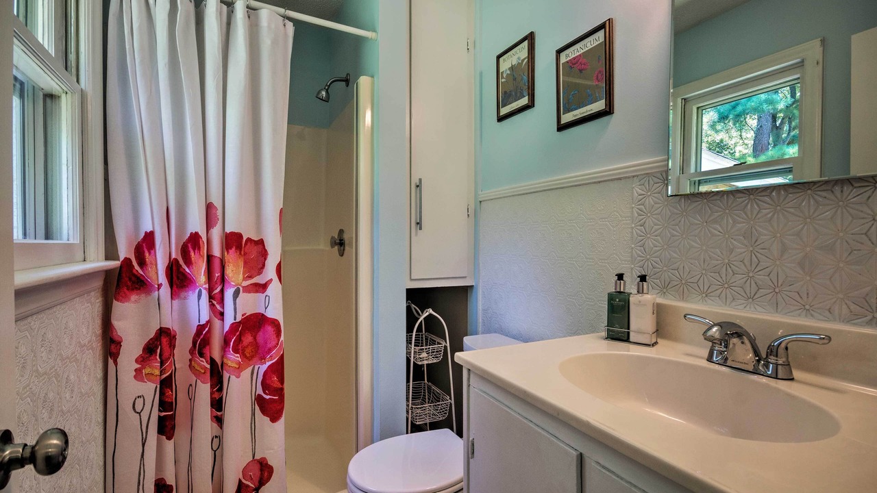 Photo of Bathroom in Elizabethton