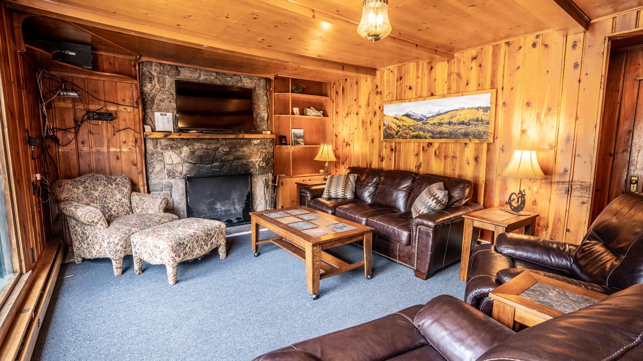 Photo of Livingroom in Evergreen