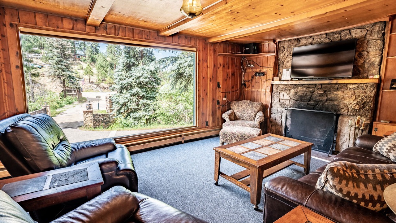 Photo of Livingroom in Evergreen