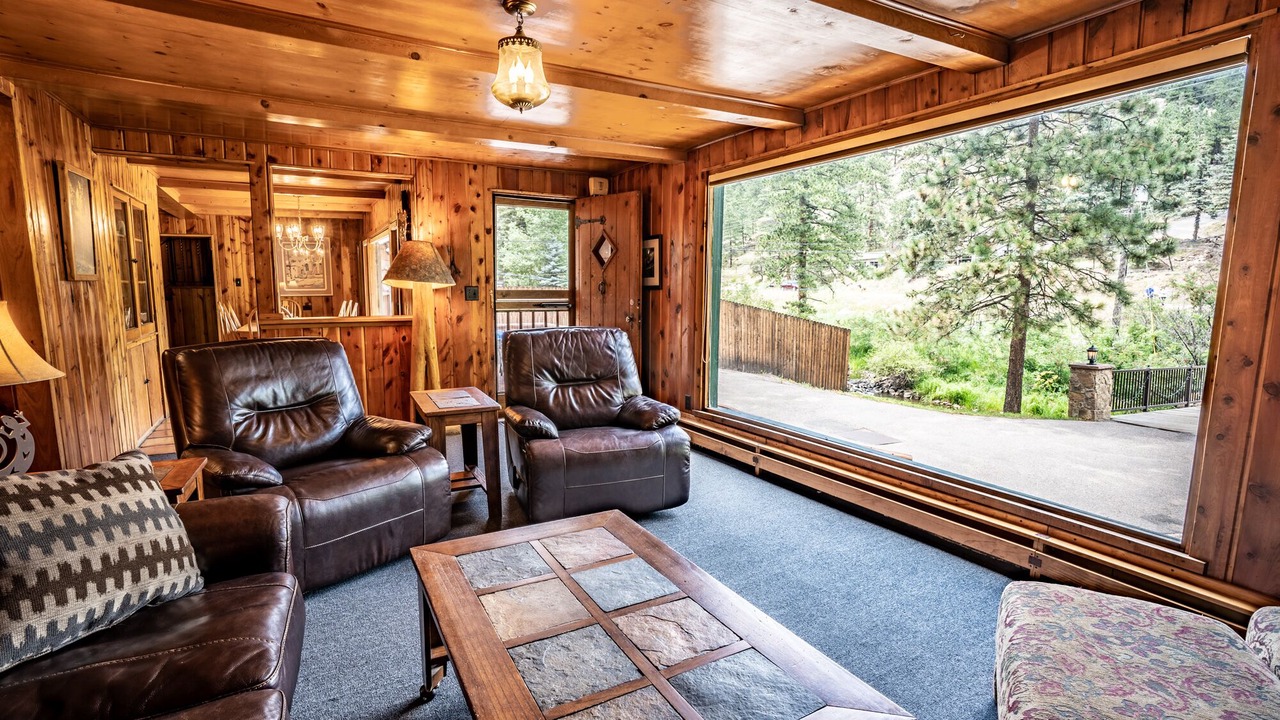 Photo of Livingroom in Evergreen
