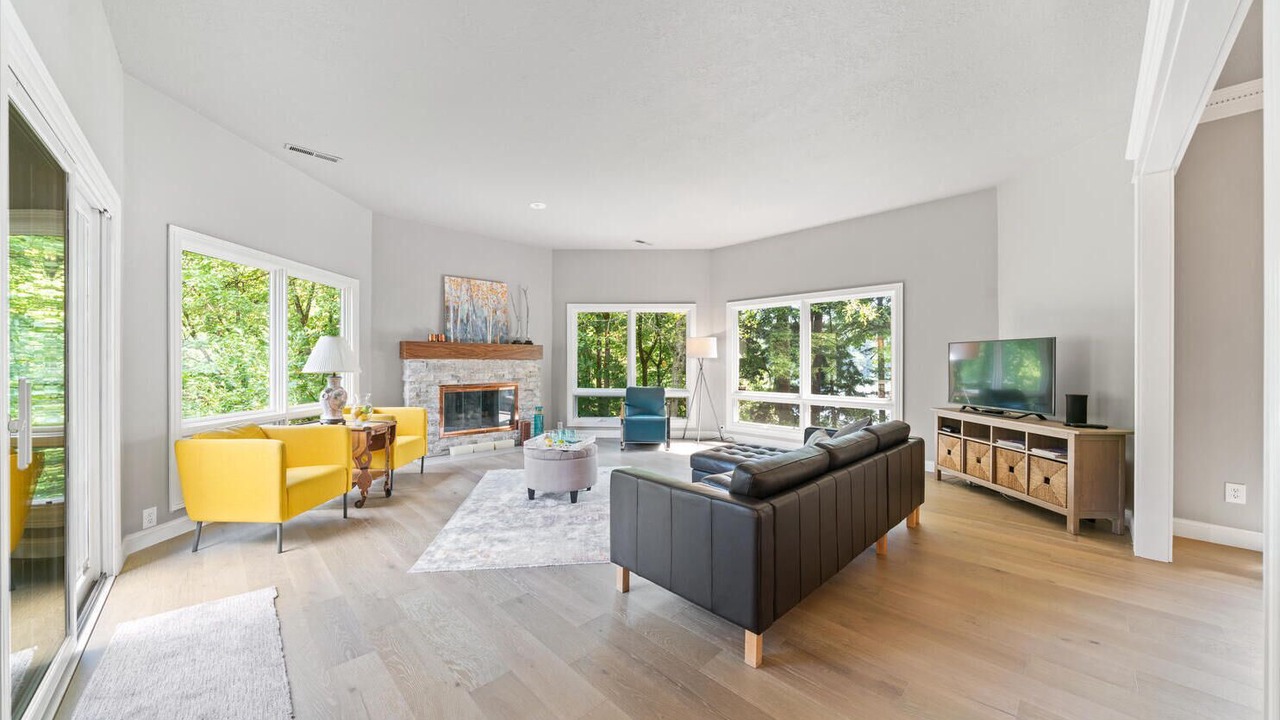 Photo of Livingroom in Country Club - North Shore