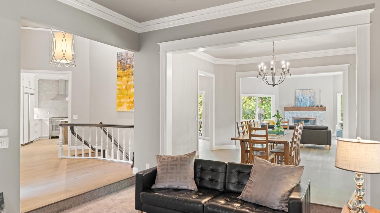 Photo of Livingroom in Country Club - North Shore