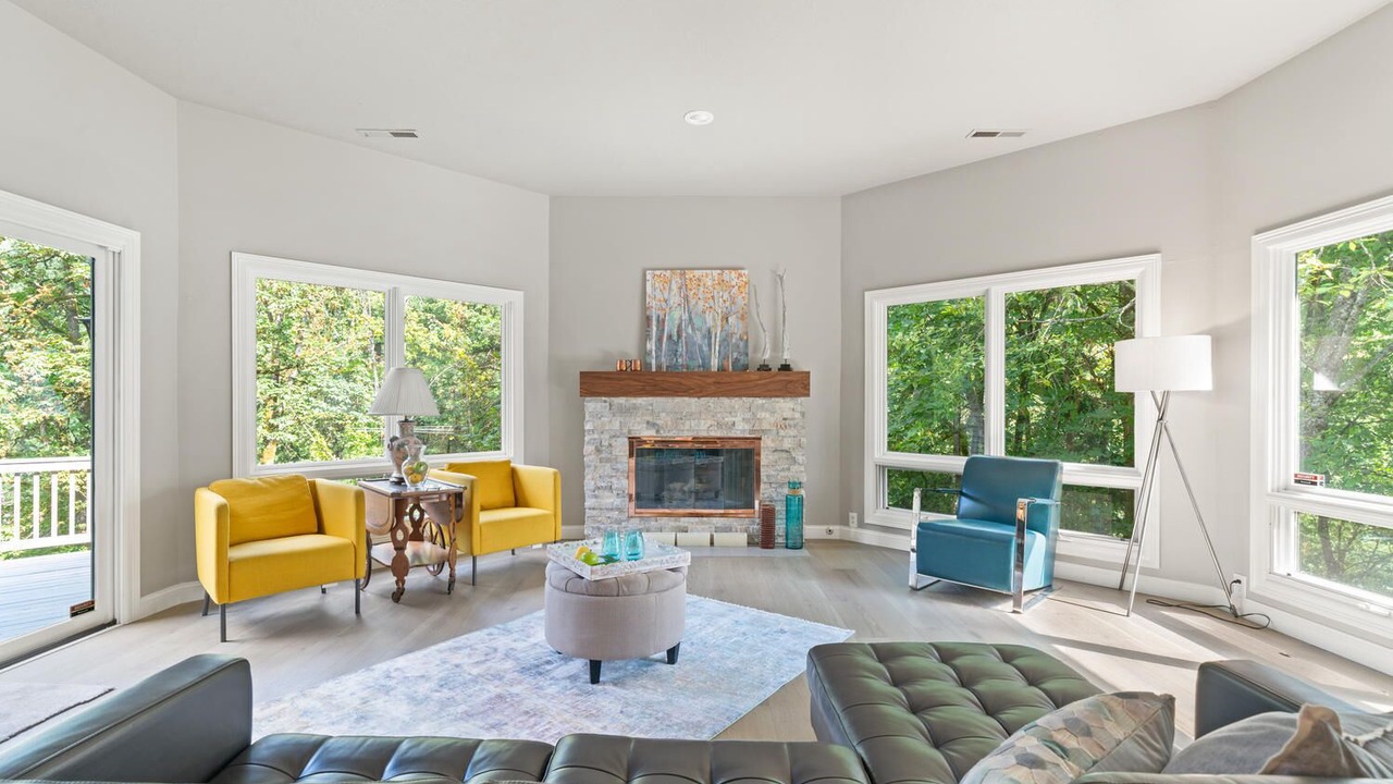 Photo of Livingroom in Country Club - North Shore