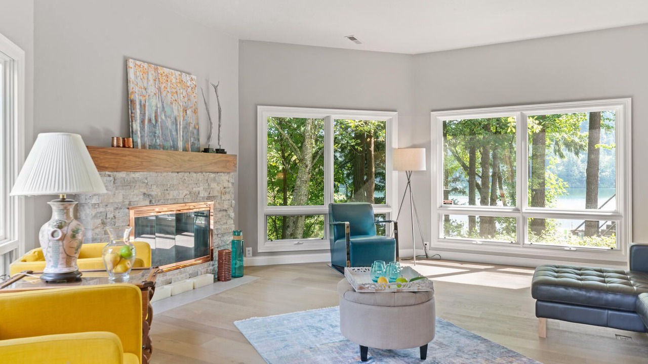 Photo of Livingroom in Country Club - North Shore
