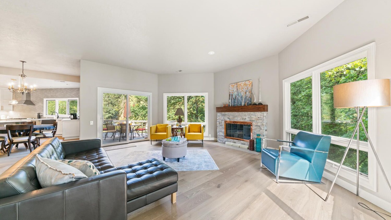 Photo of Livingroom in Country Club - North Shore