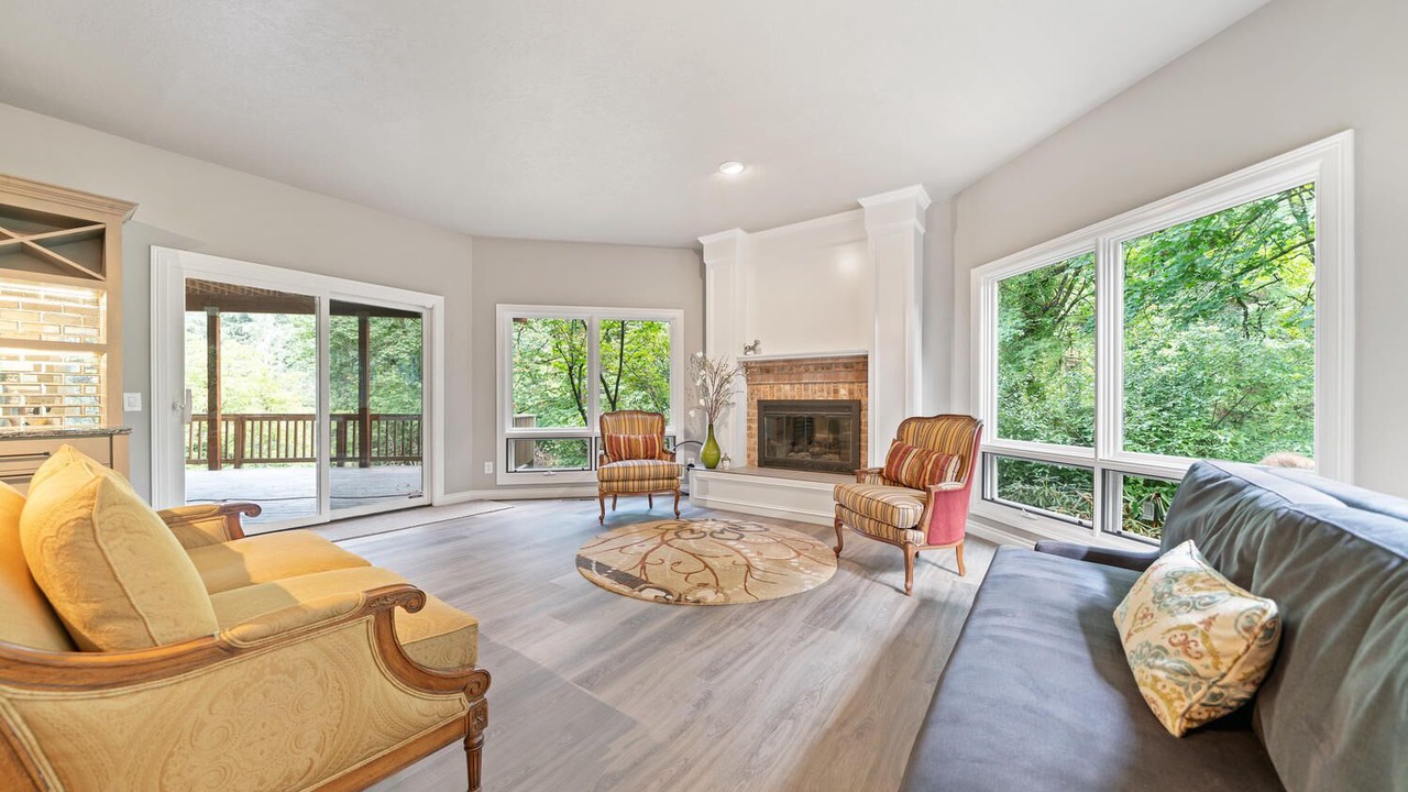 Photo of Livingroom in Country Club - North Shore