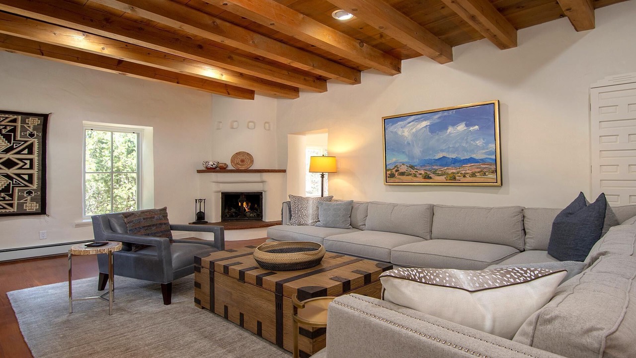 Photo of Livingroom in Historic Eastside