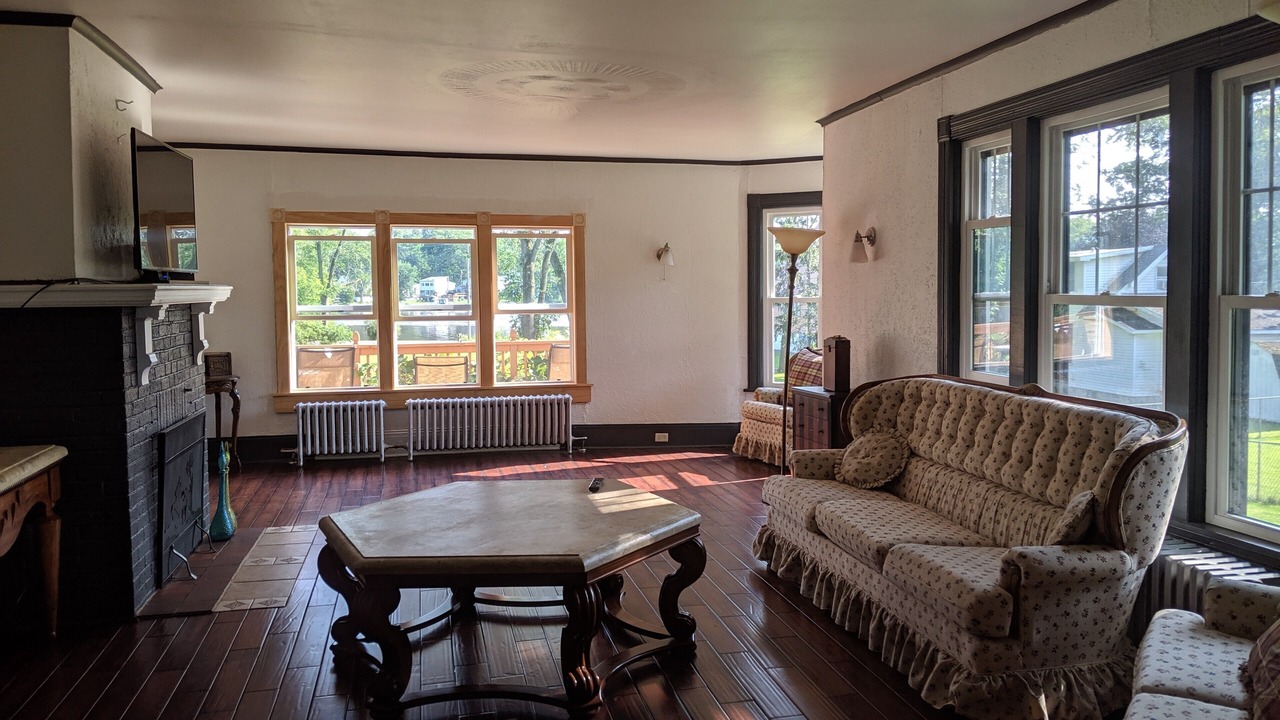 Photo of Livingroom in Town of Hastings