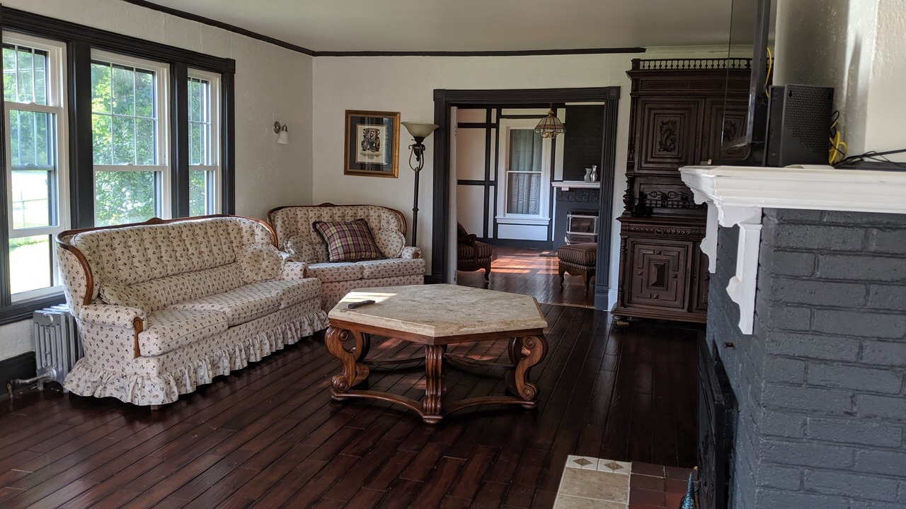Photo of Livingroom in Town of Hastings