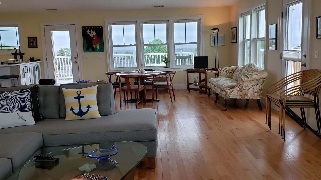 Photo of Livingroom in Eastward Look