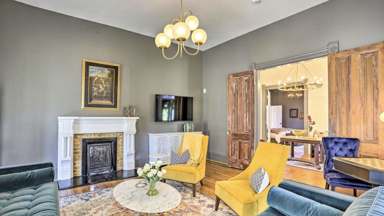 Photo of Livingroom in St. Elmo Improvement League