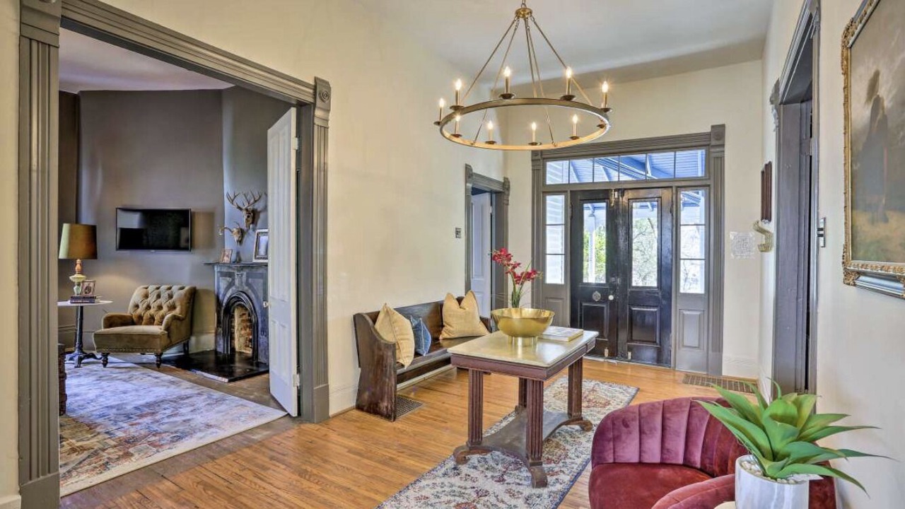 Photo of Livingroom in St. Elmo Improvement League