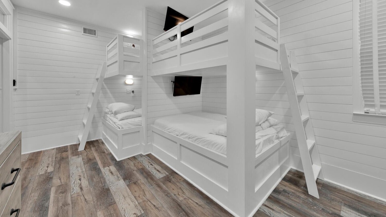 Photo of Bedroom in Delos