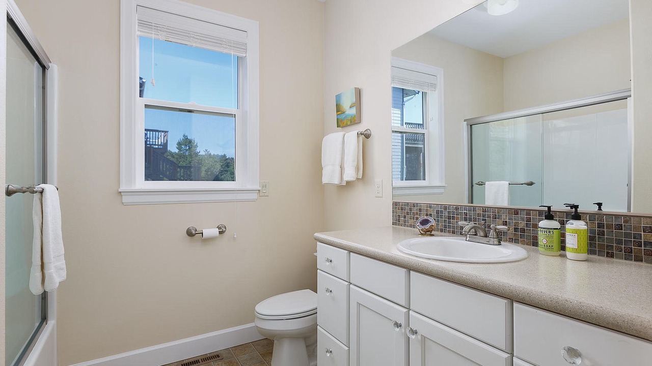 Photo of Bathroom in Kiwanda Shores