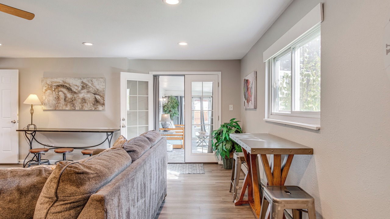 Photo of Livingroom in Edgewater