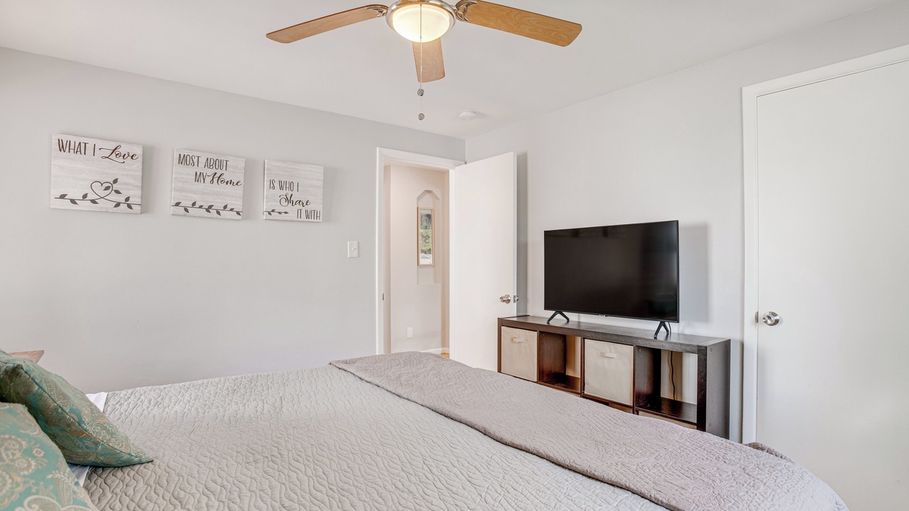 Photo of Bedroom in Edgewater