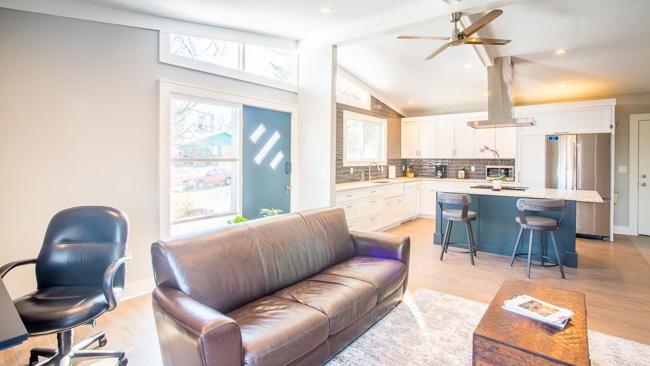 Photo of Livingroom in Baseline Sub