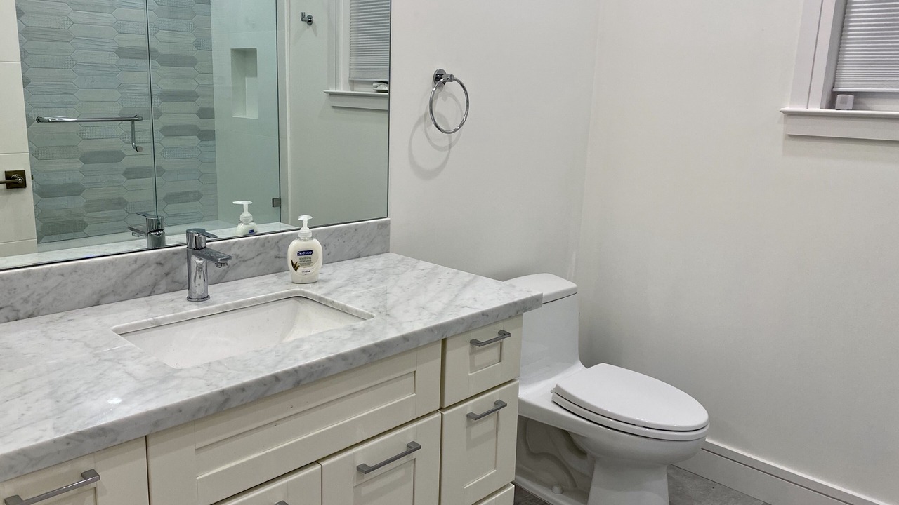 Photo of Bathroom in Baywood - Aragon