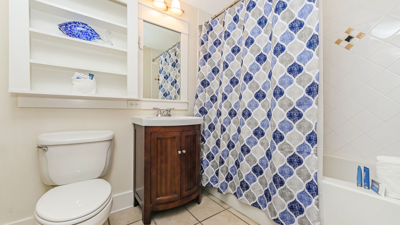 Photo of Bathroom in Baytowne Wharf