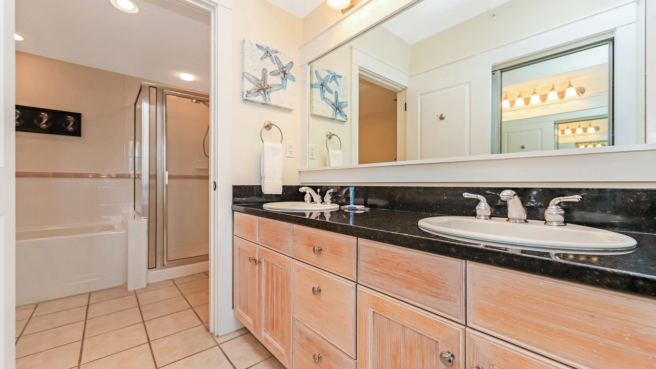 Photo of Bathroom in Baytowne Wharf