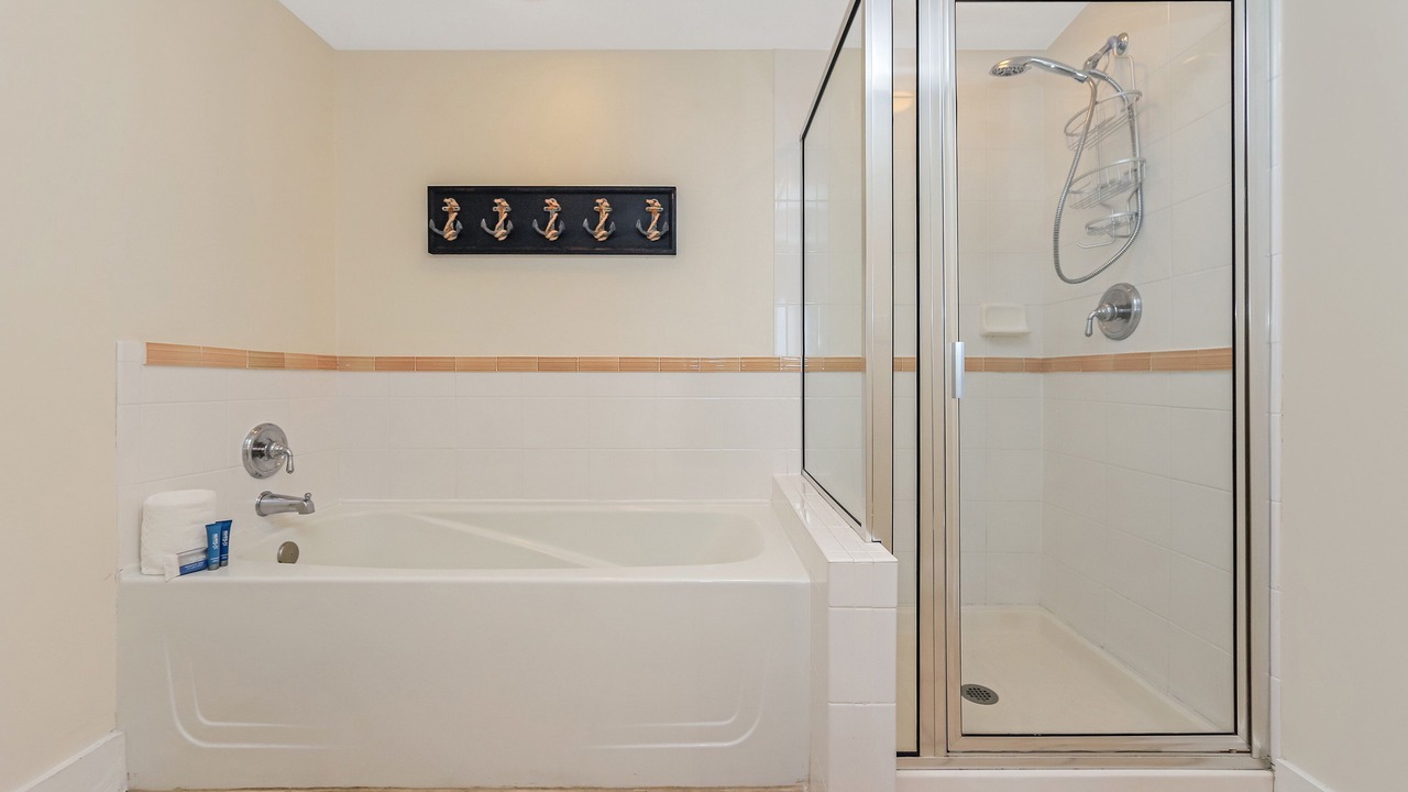 Photo of Bathroom in Baytowne Wharf