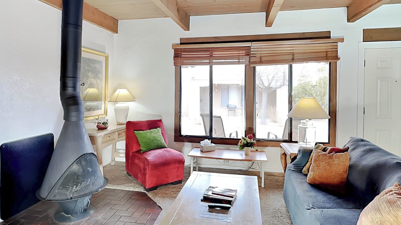Photo of Livingroom in Northeast Santa Fe