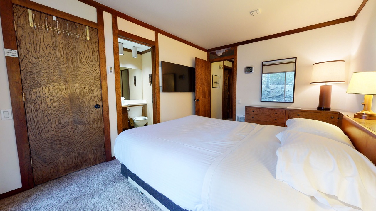 Photo of Bedroom in Mammoth Lakes