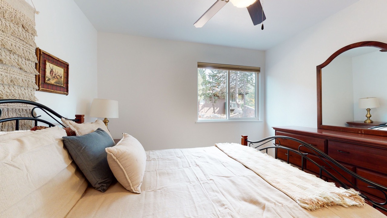 Photo of Bedroom in Mammoth Lakes