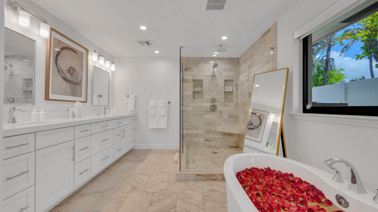 Photo of Bathroom in Harbour Inlet