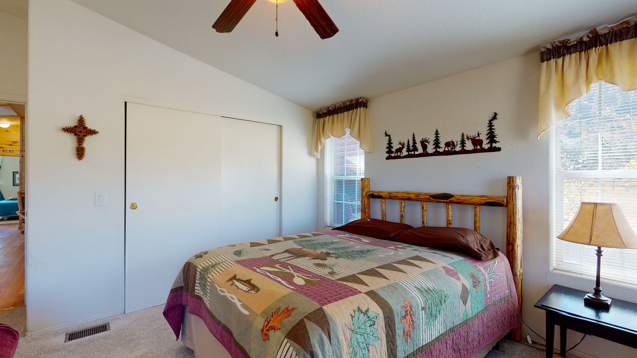 Photo of Bedroom in South Fork