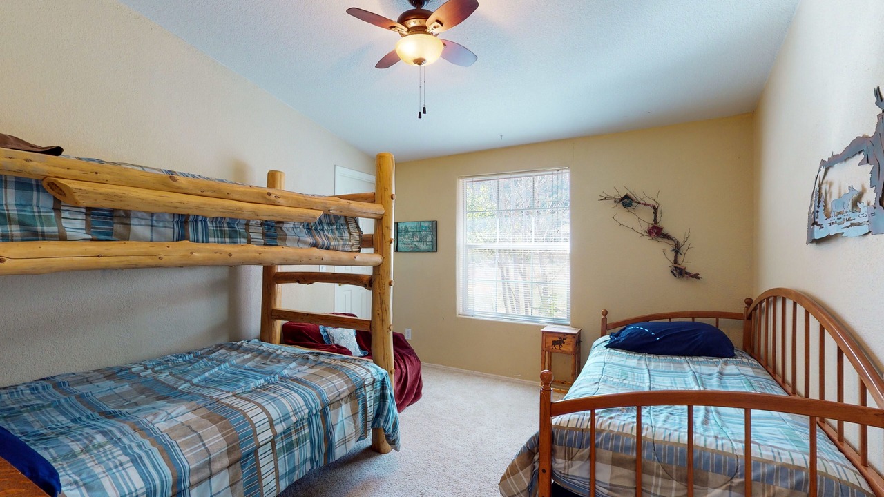 Photo of Bedroom in South Fork