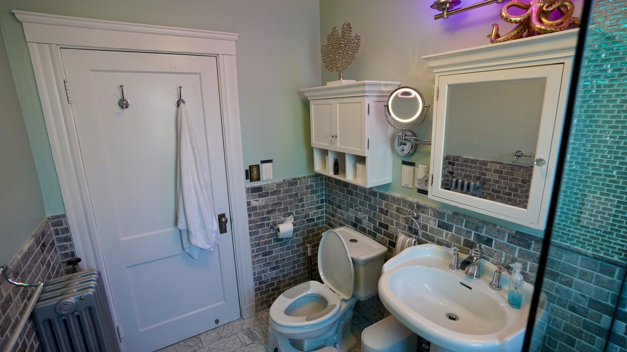 Photo of Bathroom in Oak Square