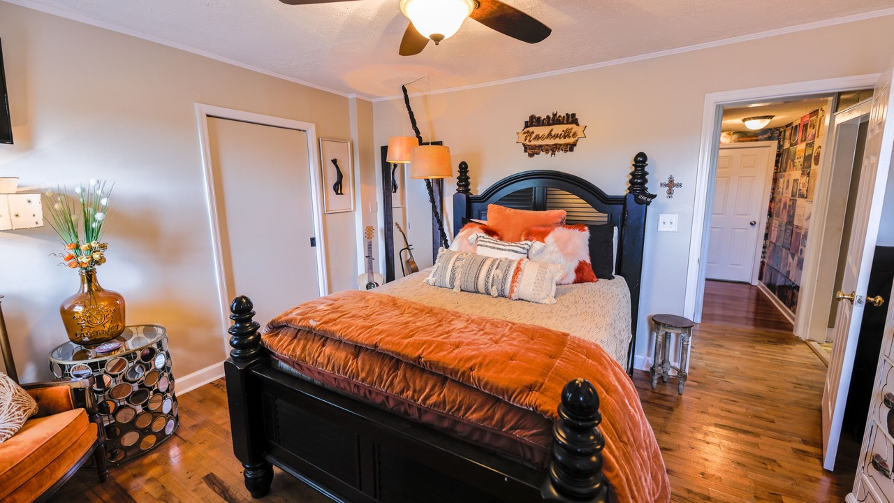Photo of Bedroom in Urbandale Nations