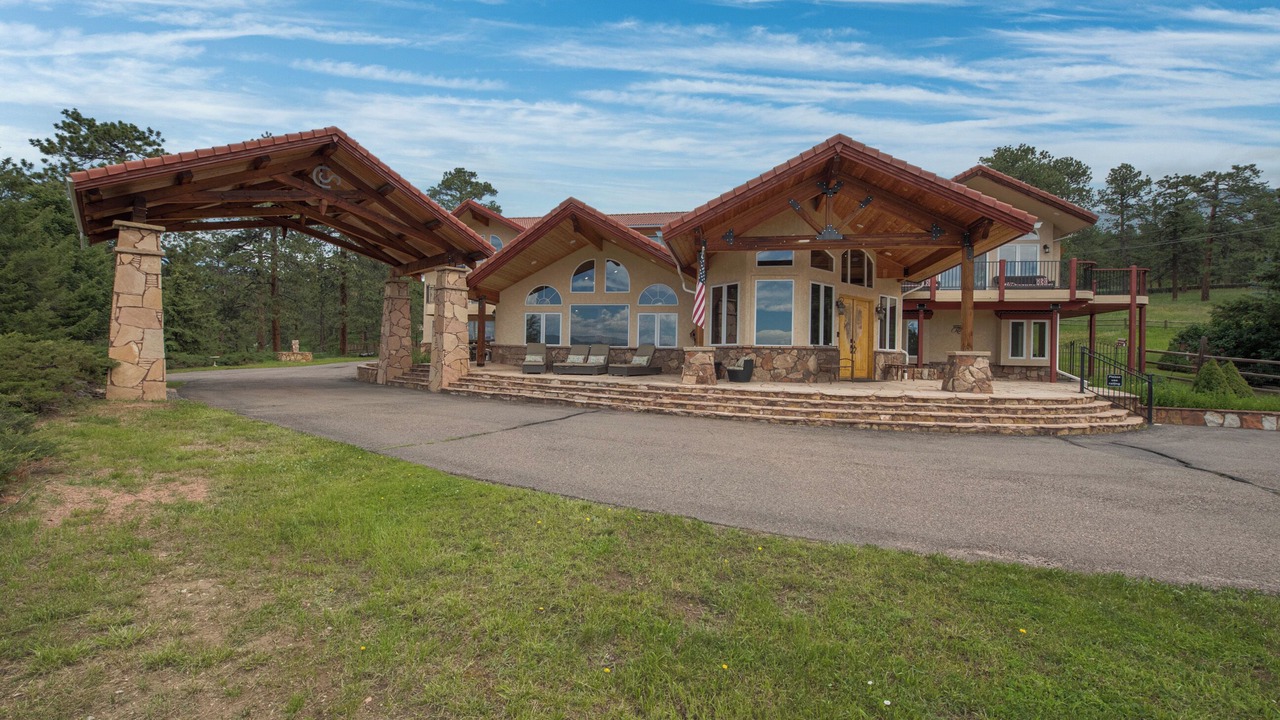 Photo of Outdoor in Golden