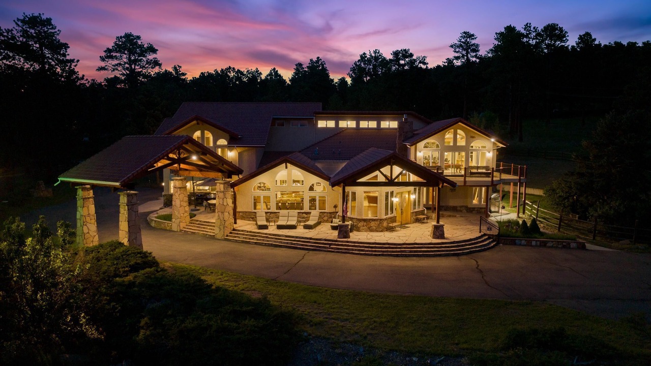 Photo of Outdoor in Golden