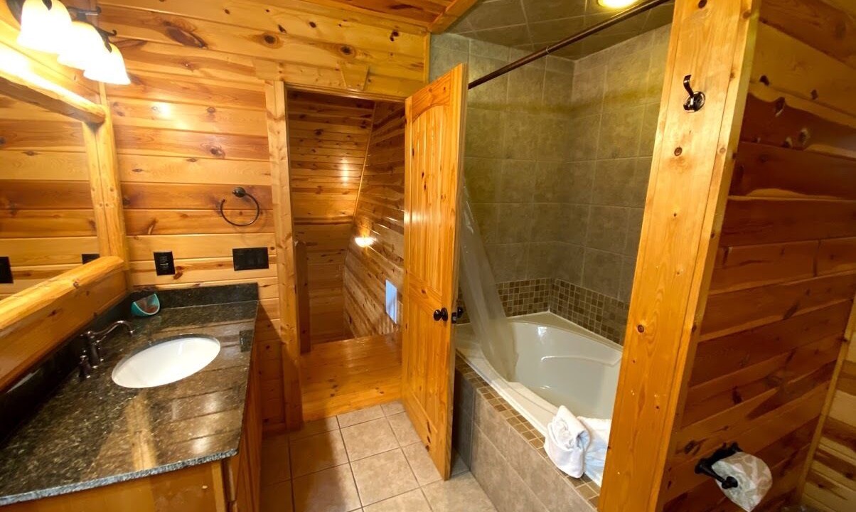Photo of Bathroom in White Oak Lodge