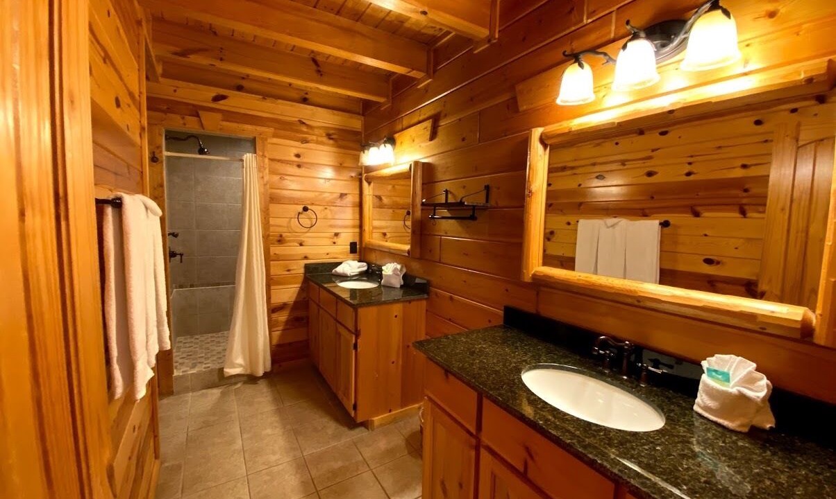 Photo of Bathroom in White Oak Lodge