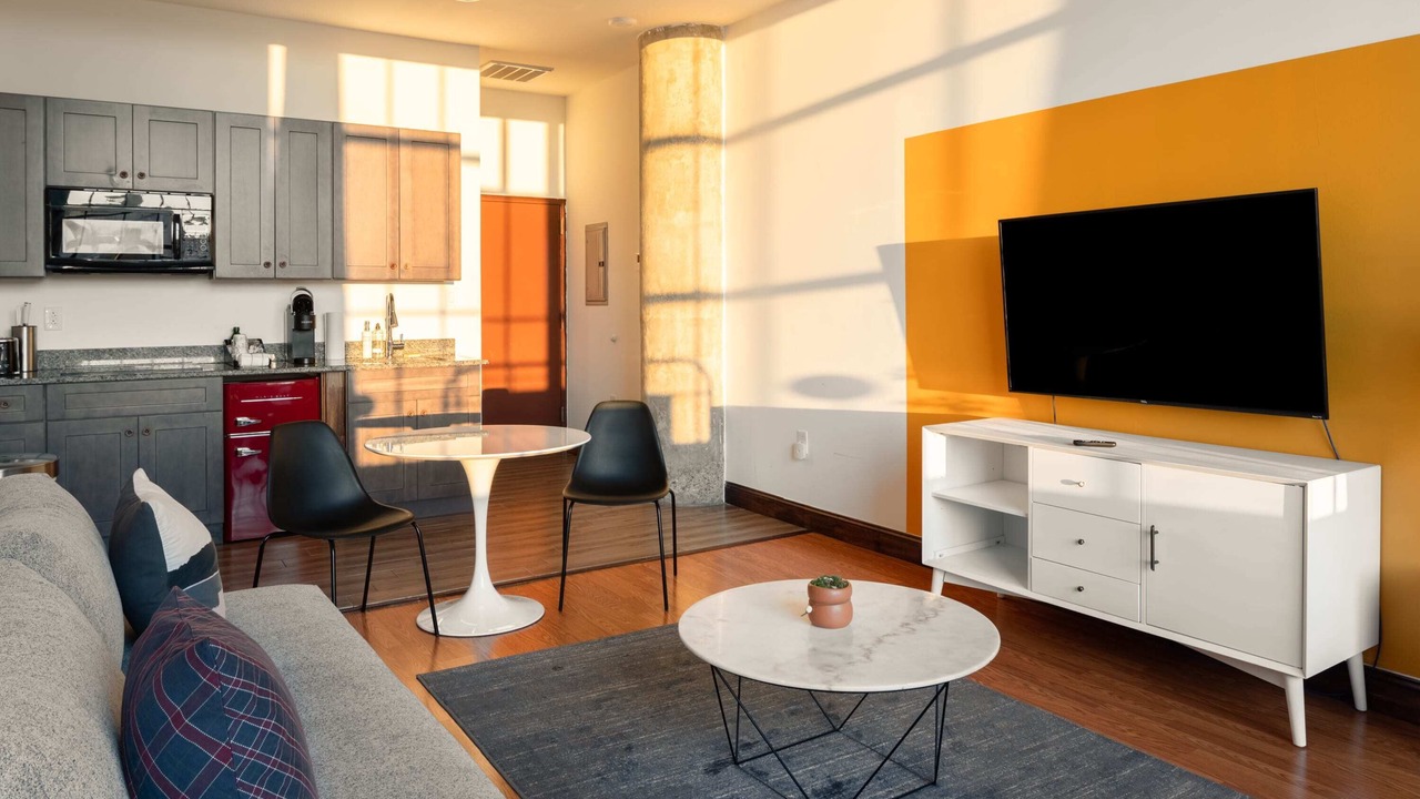 Photo of Livingroom in West Poplar