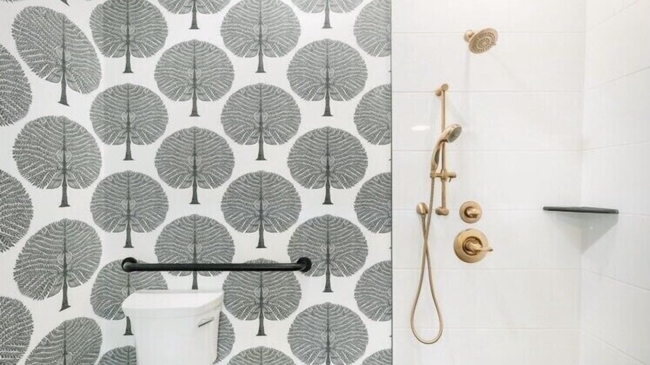 Photo of Bathroom in West Main Historic District