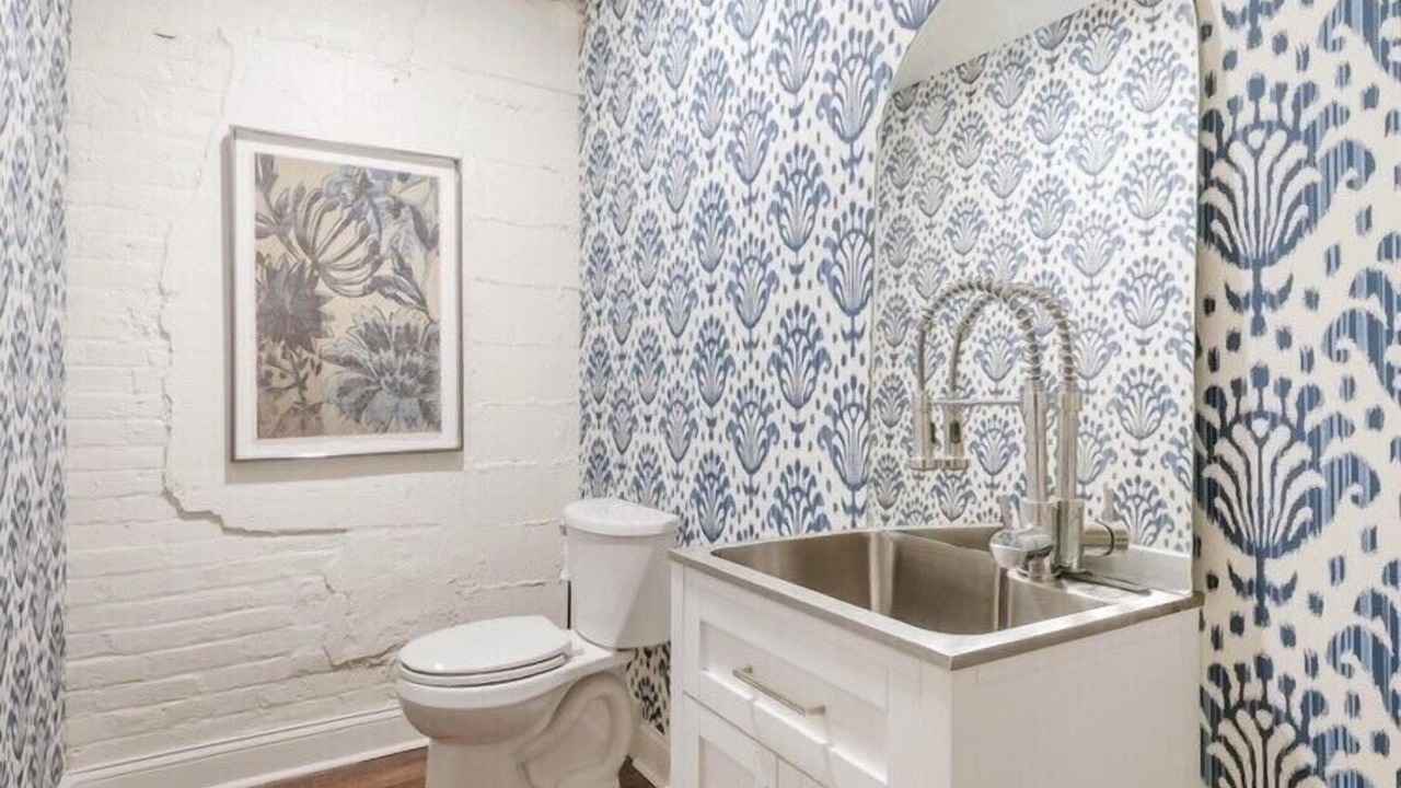 Photo of Bathroom in West Main Historic District