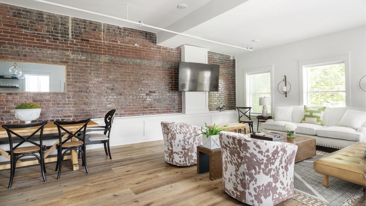 Photo of Livingroom in West Main Historic District