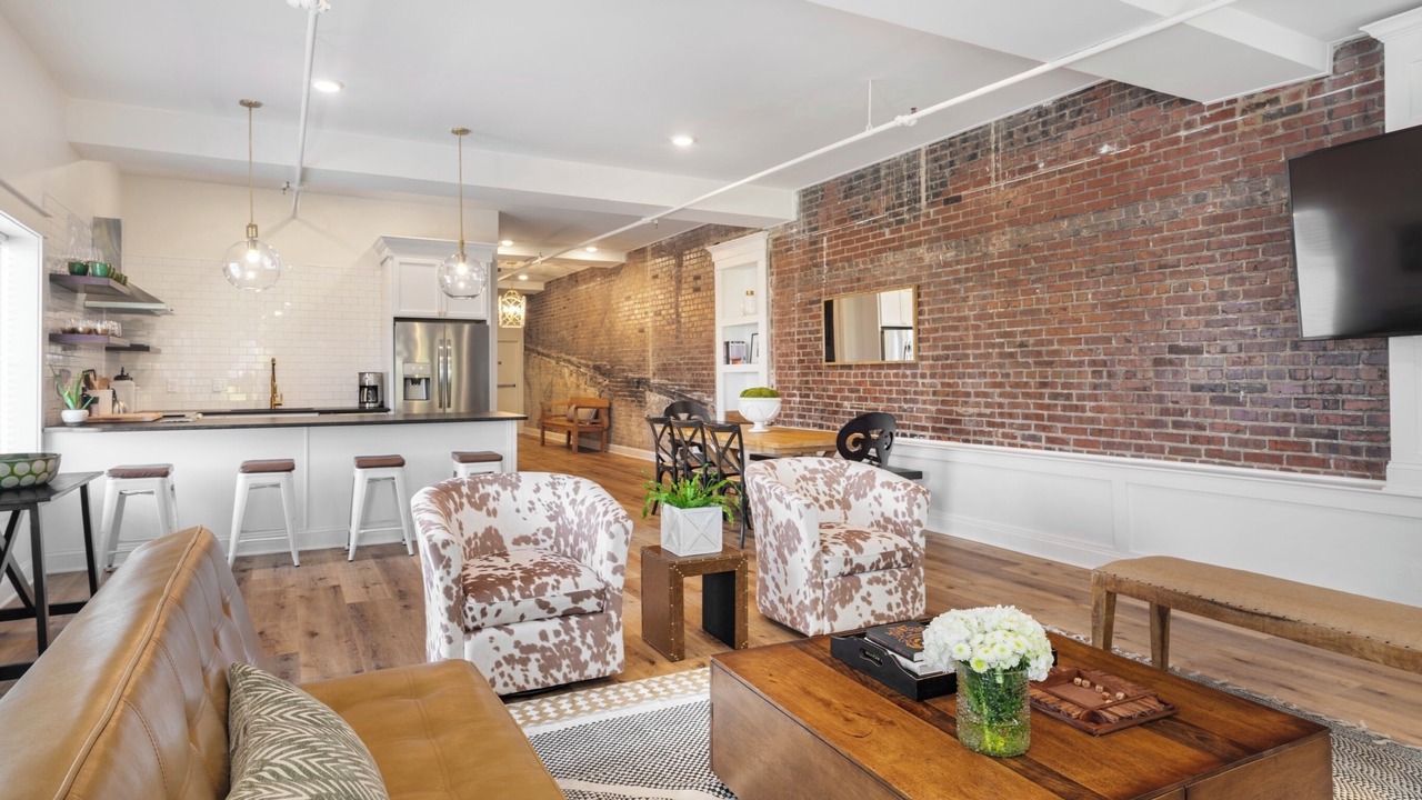 Photo of Livingroom in West Main Historic District