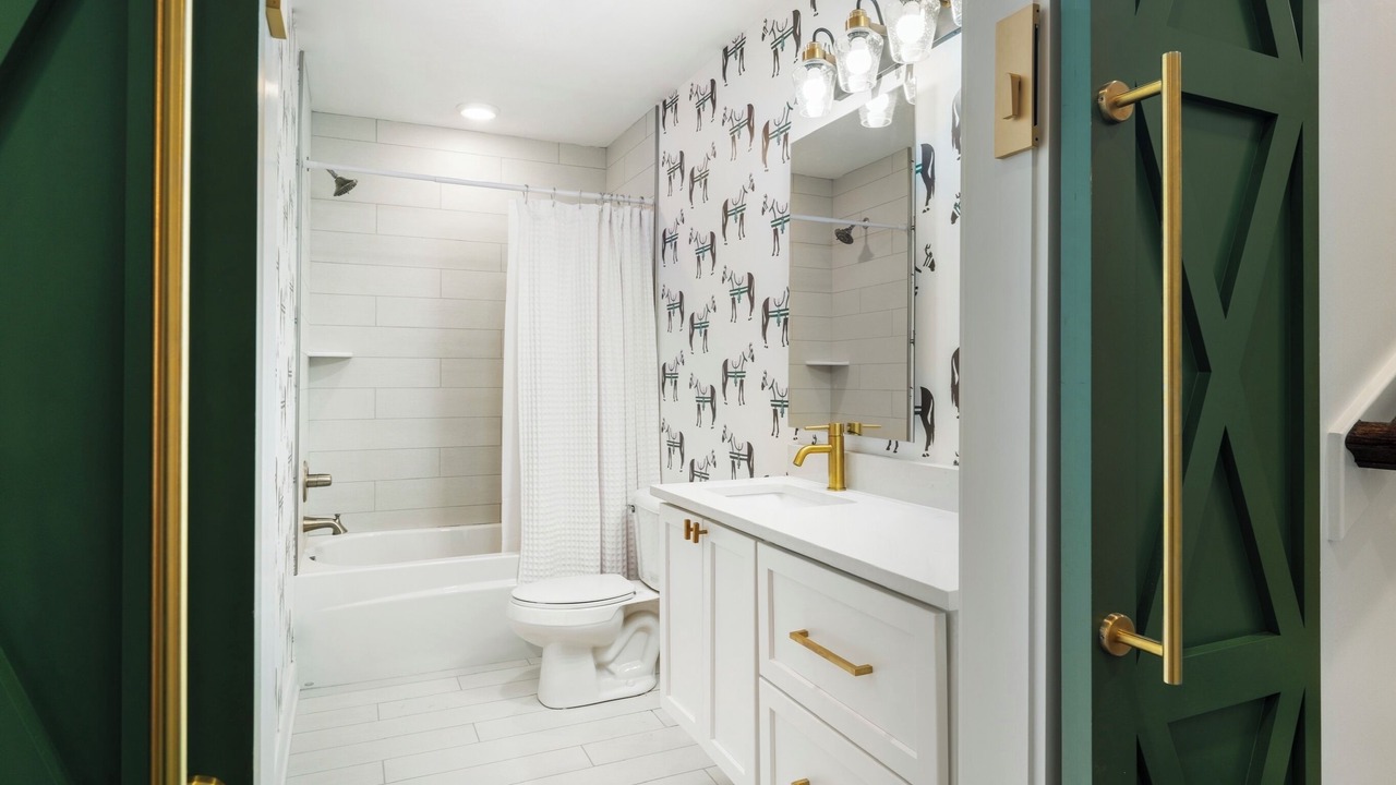 Photo of Bathroom in West Main Historic District