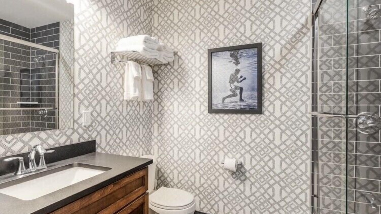 Photo of Bathroom in West Main Historic District