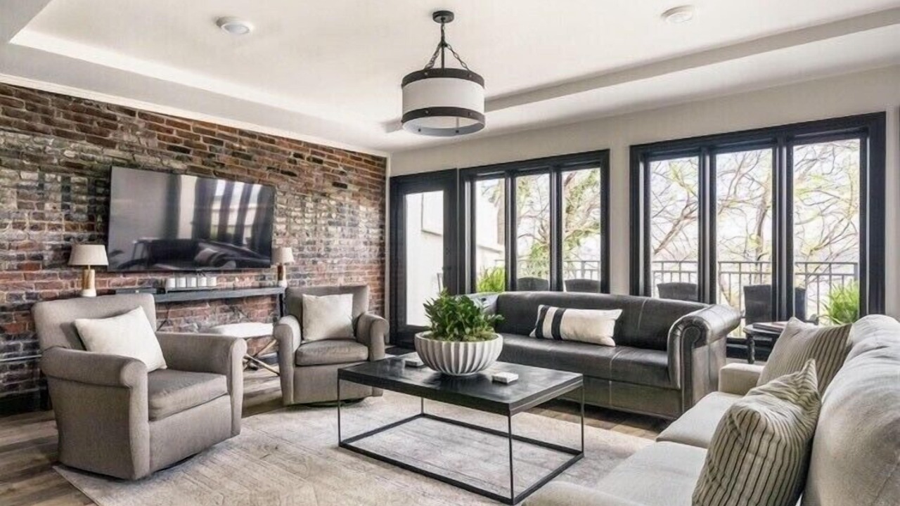 Photo of Livingroom in West Main Historic District