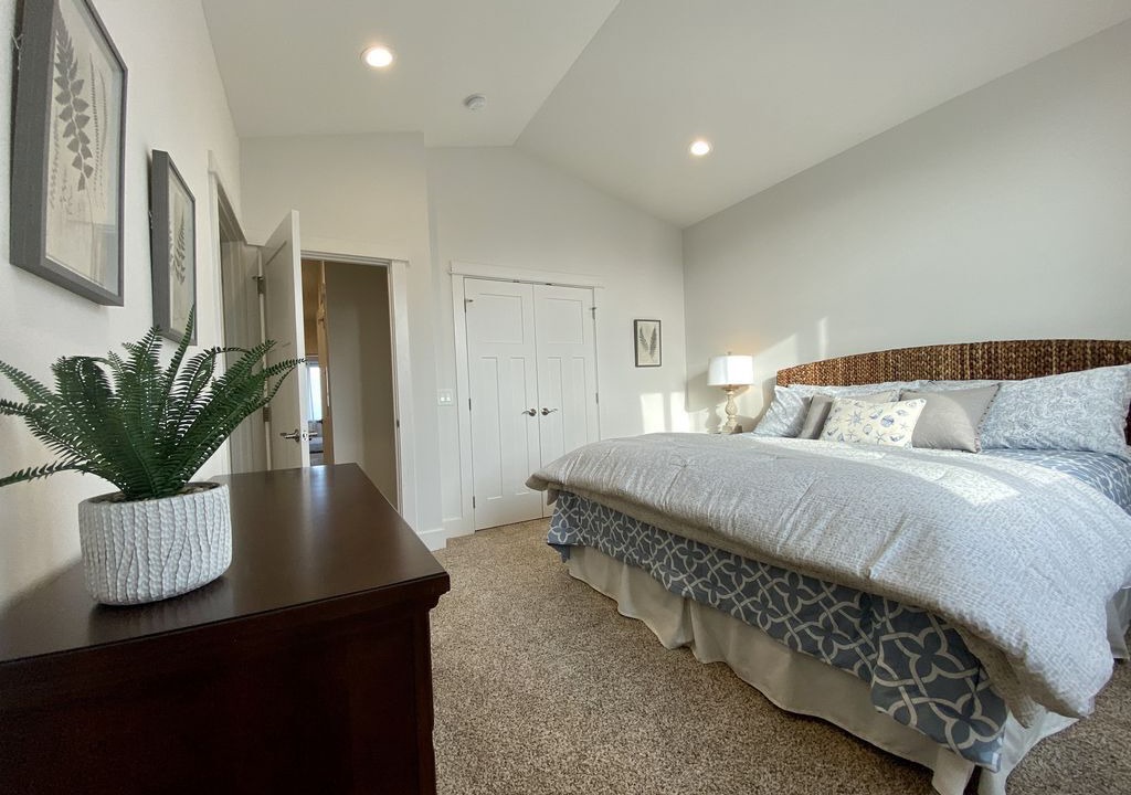 Photo of Bedroom in Coos Bay