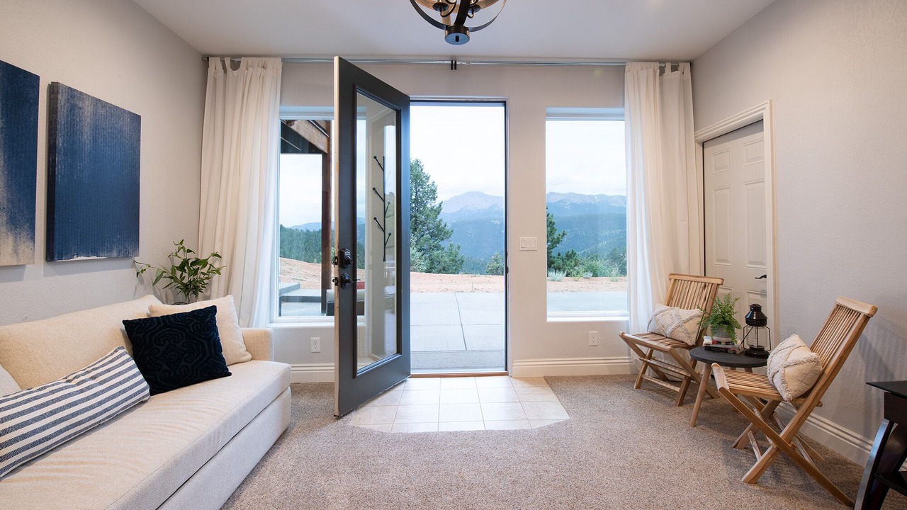 Photo of Livingroom in Woodland Park